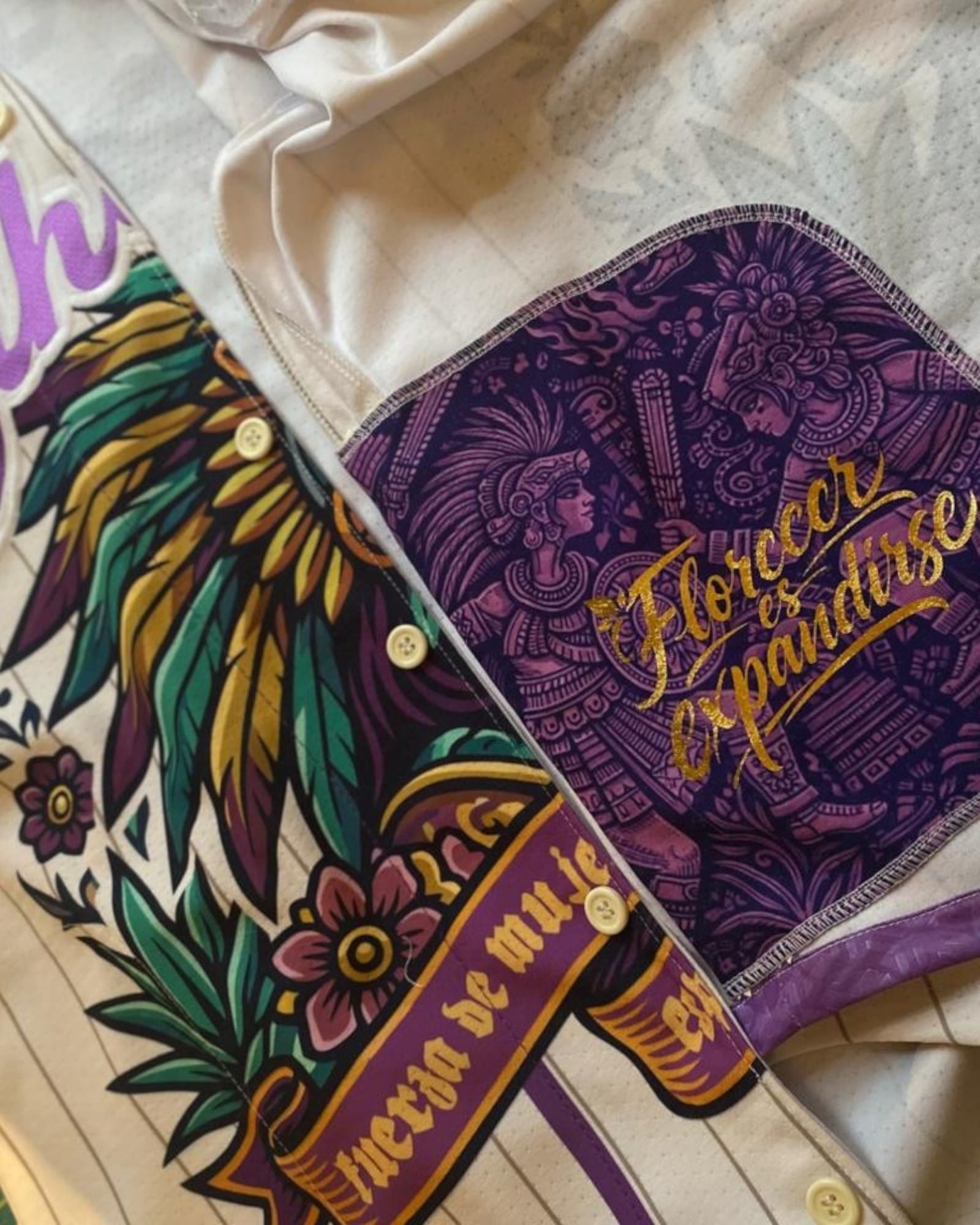 Retrooo.com Jersey béisbol Casaca Béisbol Cihuatl · Día de la Mujer · Florecer es Expandirse | Retrooo