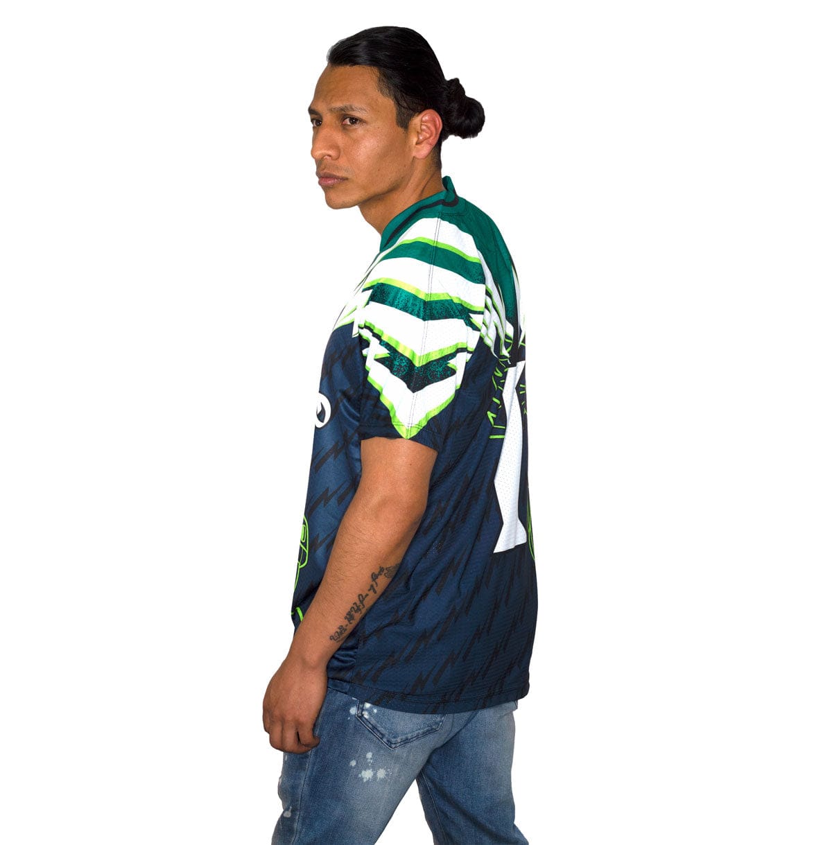 Retrooo.com Jersey Jersey Retro 90s Obsidiana - Edición Elegancia Misteriosa | Lienzo de la Nostalgia