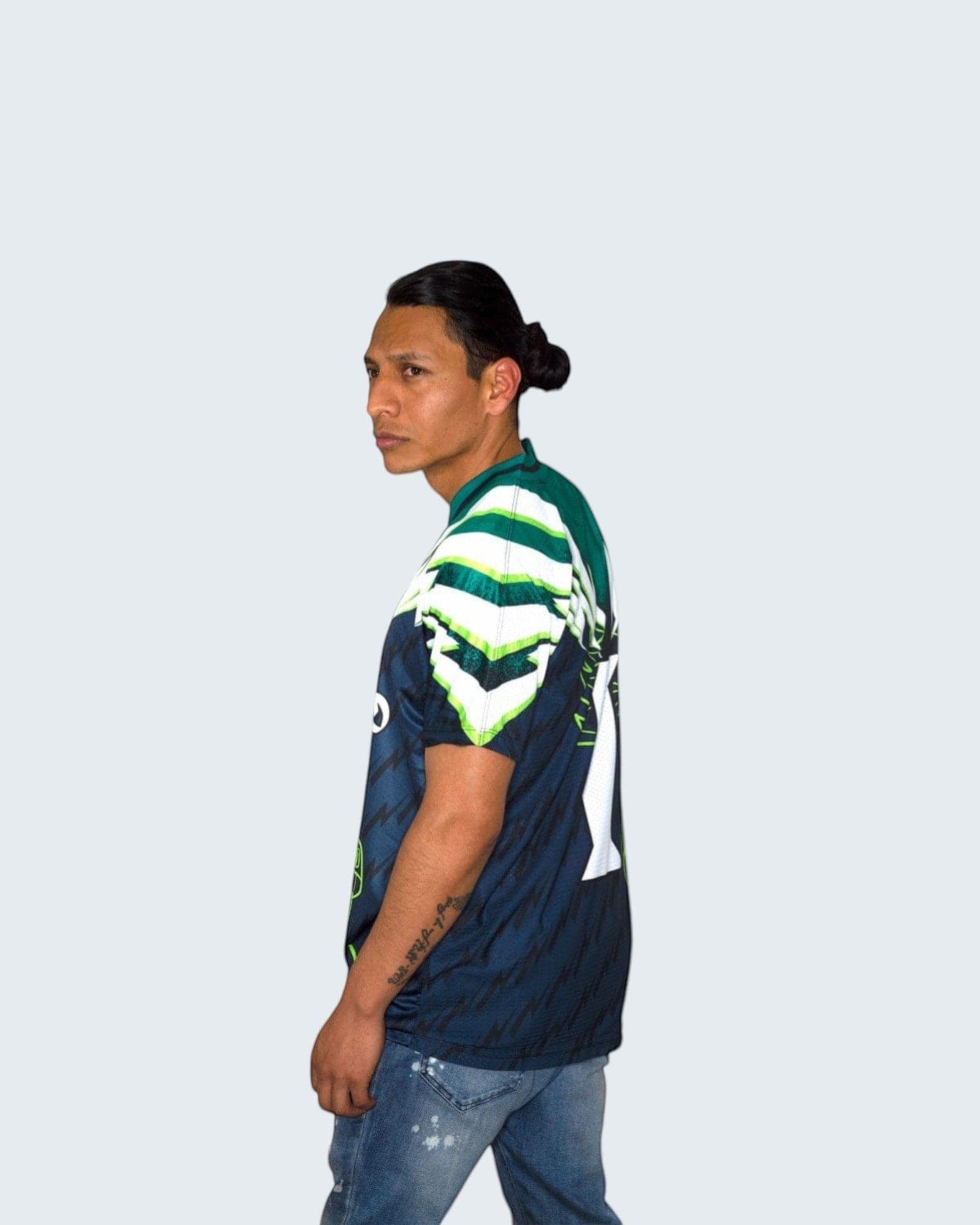 Retrooo.com Jersey Jersey Retro 90s Obsidiana - Edición Elegancia Misteriosa | Lienzo de la Nostalgia