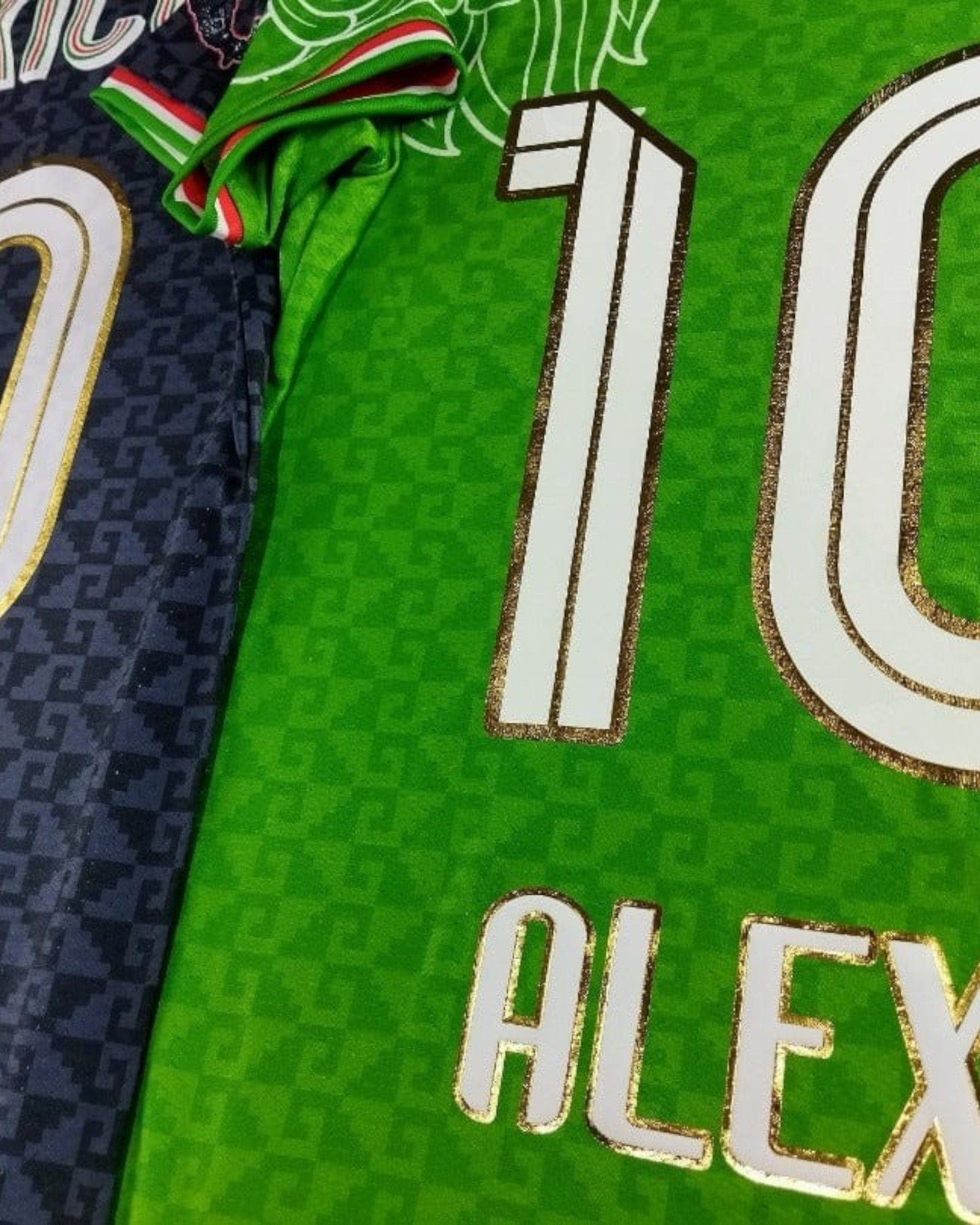 Retroooclothes Detalles en dorado metalizado Agregar personalización especial (tipografía)