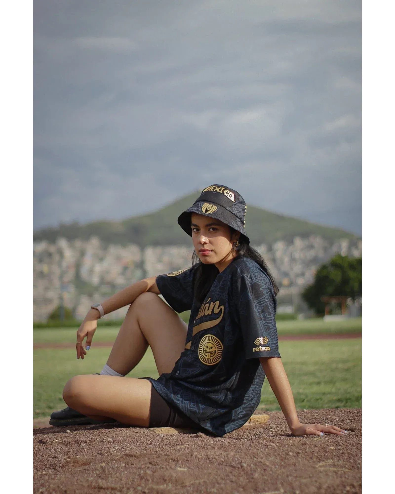 Retroooclothes Gorro Bucket Hat Mictlán - Edición Guerrero Urbano | Amuleto Ancestral