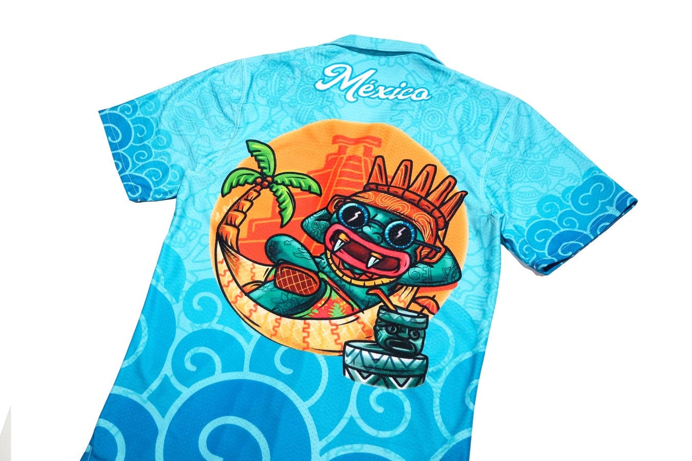 Retroooclothes Jersey Camisa Hawaiana Tláloc - Edición Vacaciones Divinas | Señor de las Lluvias en Modo Relax