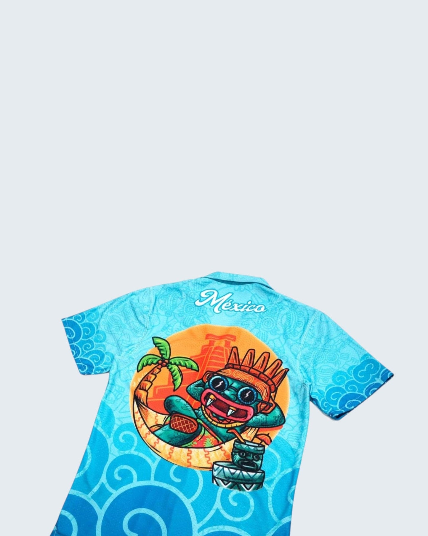 Retroooclothes Jersey Camisa Hawaiana Tláloc - Edición Vacaciones Divinas | Señor de las Lluvias en Modo Relax