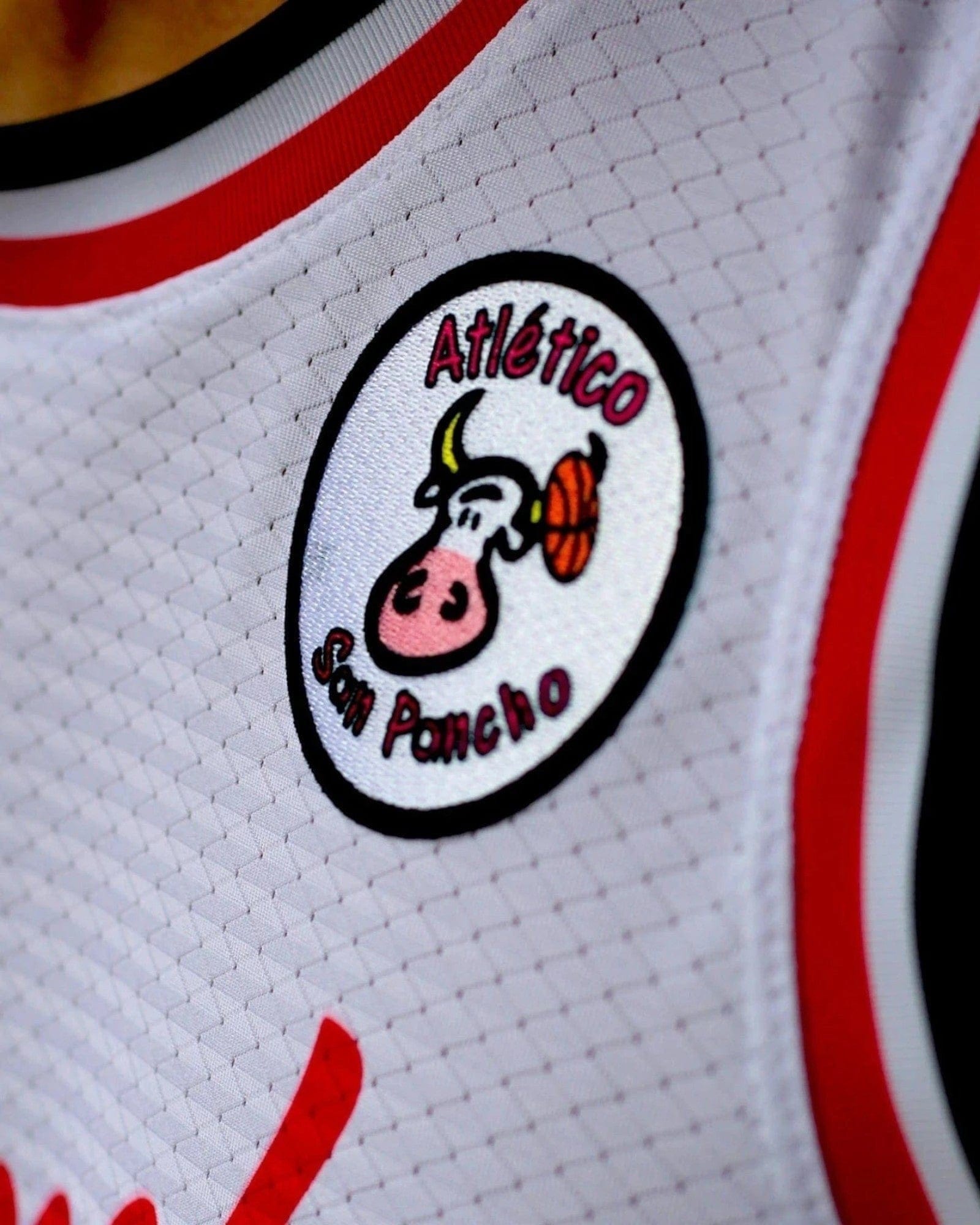 Retroooclothes Jersey Jersey Atlético San Pancho Bkb Sin Mangas – Edición 90’s | Nostalgia, Rebeldía y Orgullo Deportivo