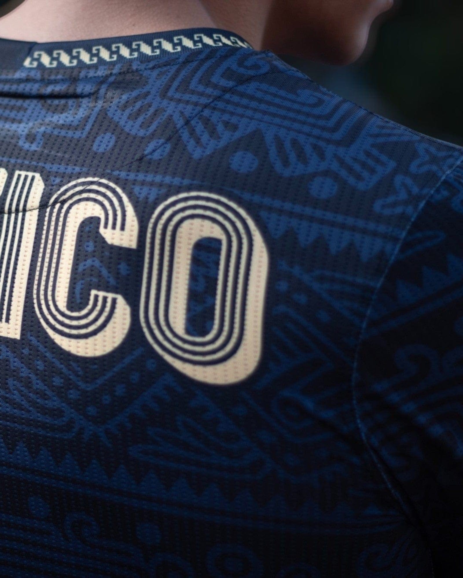Retroooclothes Jersey Jersey Quetzalcóatl Obsidiana - Edición Dorada | Serpiente Emplumada Suprema