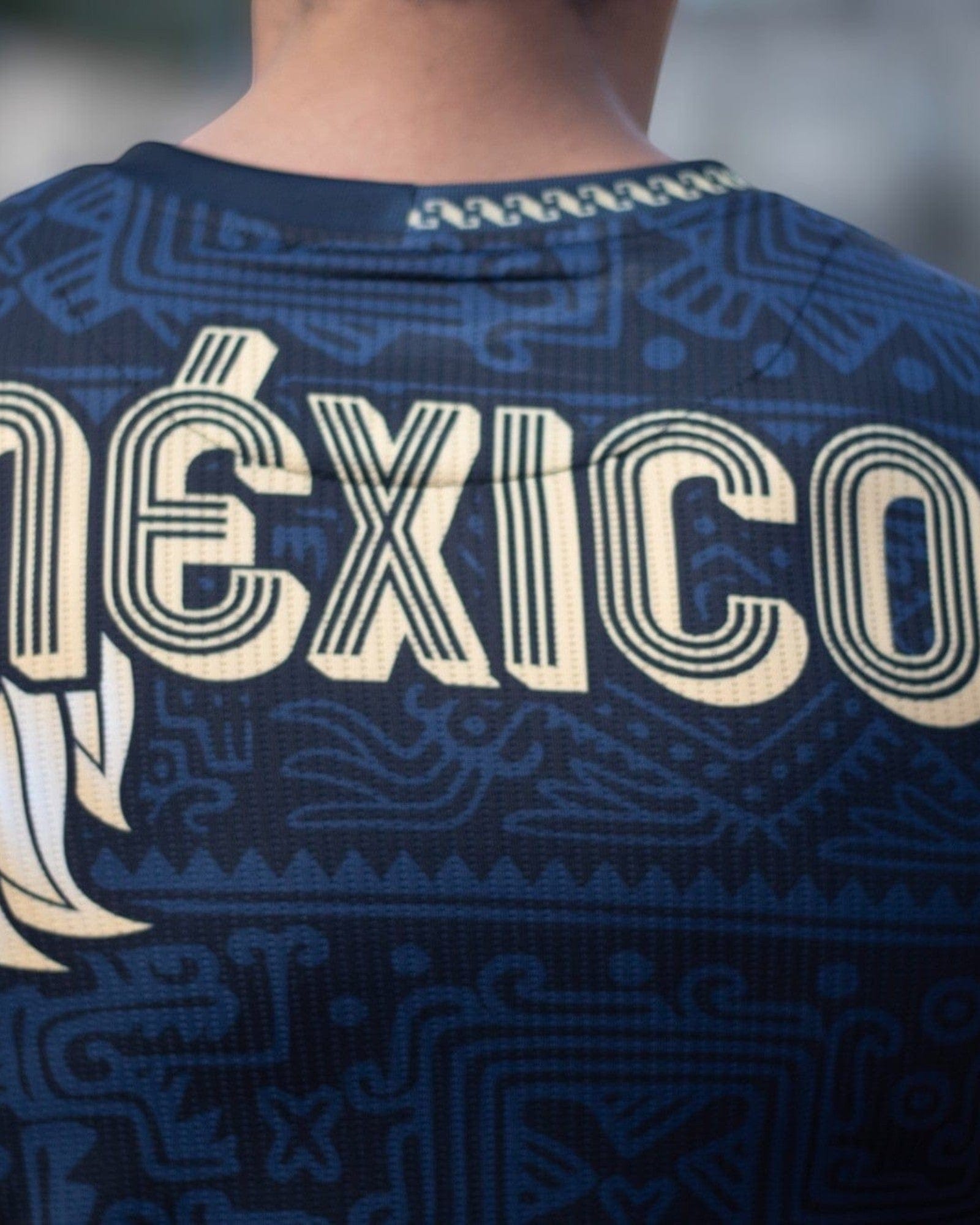 Retroooclothes Jersey Jersey Quetzalcóatl Obsidiana - Edición Dorada | Serpiente Emplumada Suprema