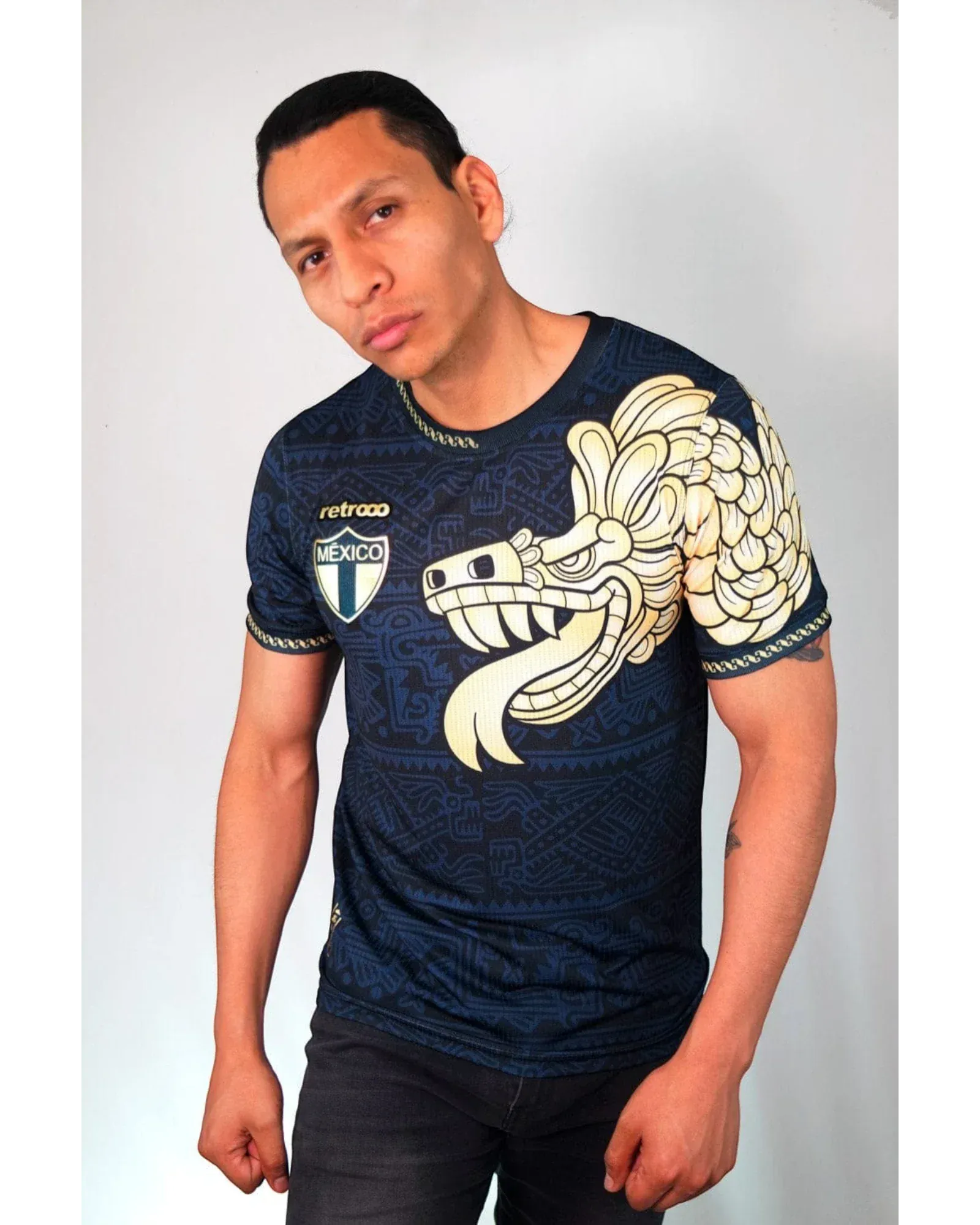 Retroooclothes Jersey Jersey Quetzalcóatl Obsidiana - Edición Dorada | Serpiente Emplumada Suprema
