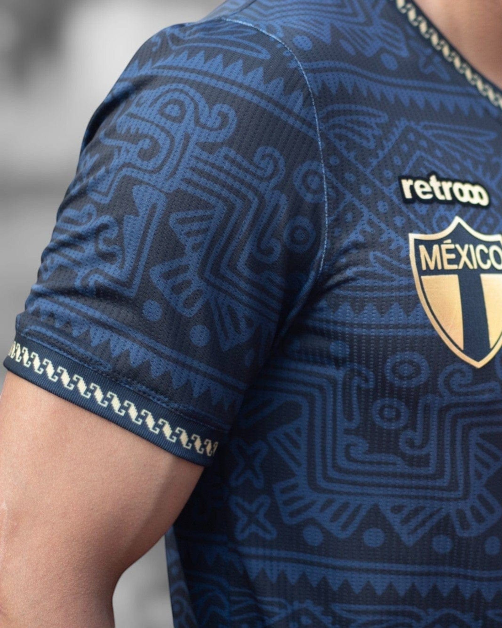 Retroooclothes Jersey Jersey Quetzalcóatl Obsidiana - Edición Dorada | Serpiente Emplumada Suprema