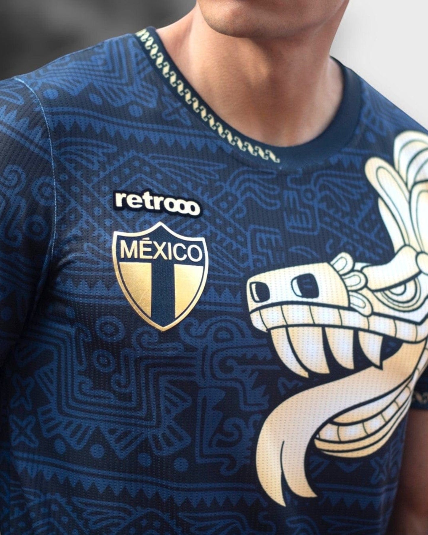 Retroooclothes Jersey Jersey Quetzalcóatl Obsidiana - Edición Dorada | Serpiente Emplumada Suprema