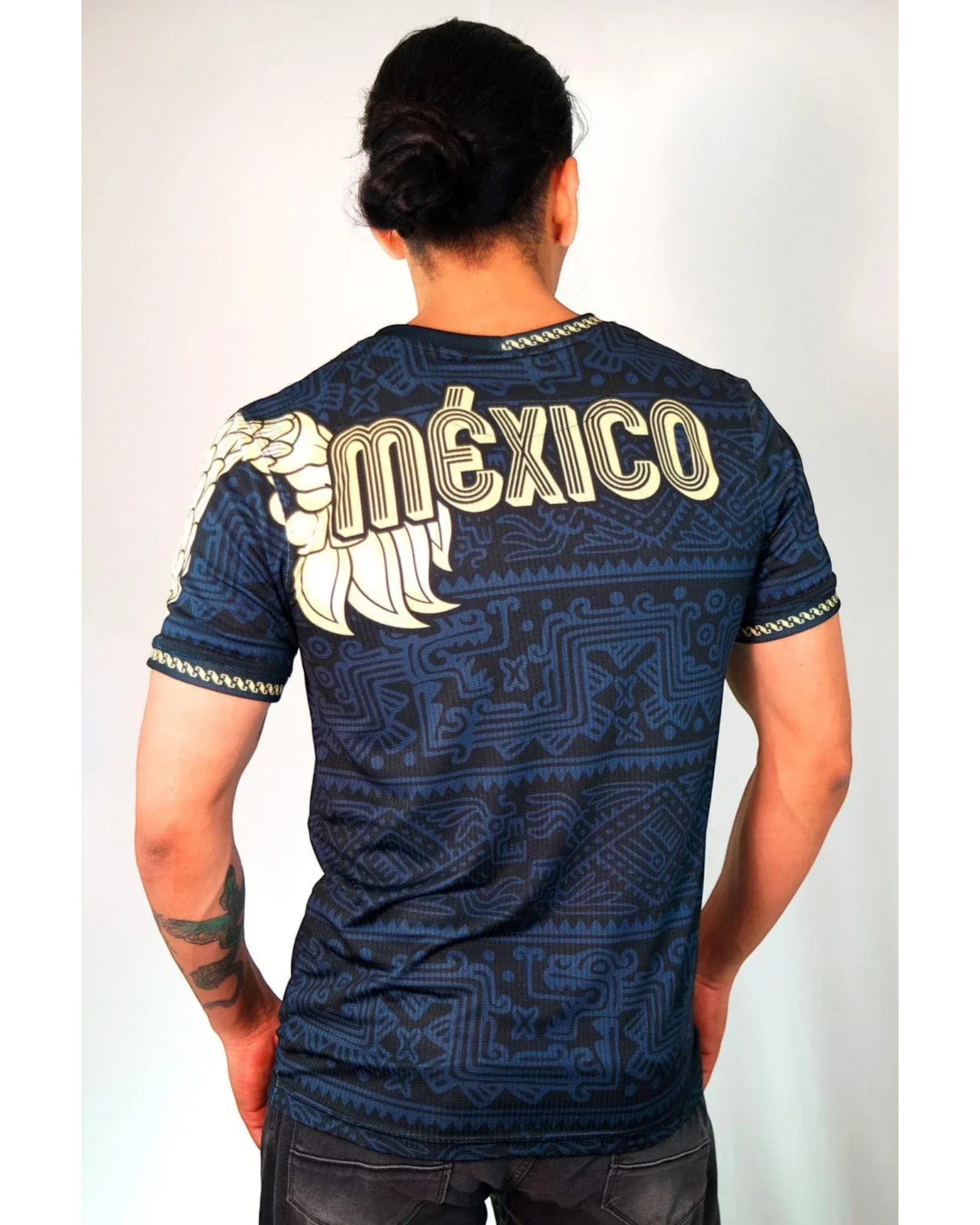Retroooclothes Jersey Jersey Quetzalcóatl Obsidiana - Edición Dorada | Serpiente Emplumada Suprema