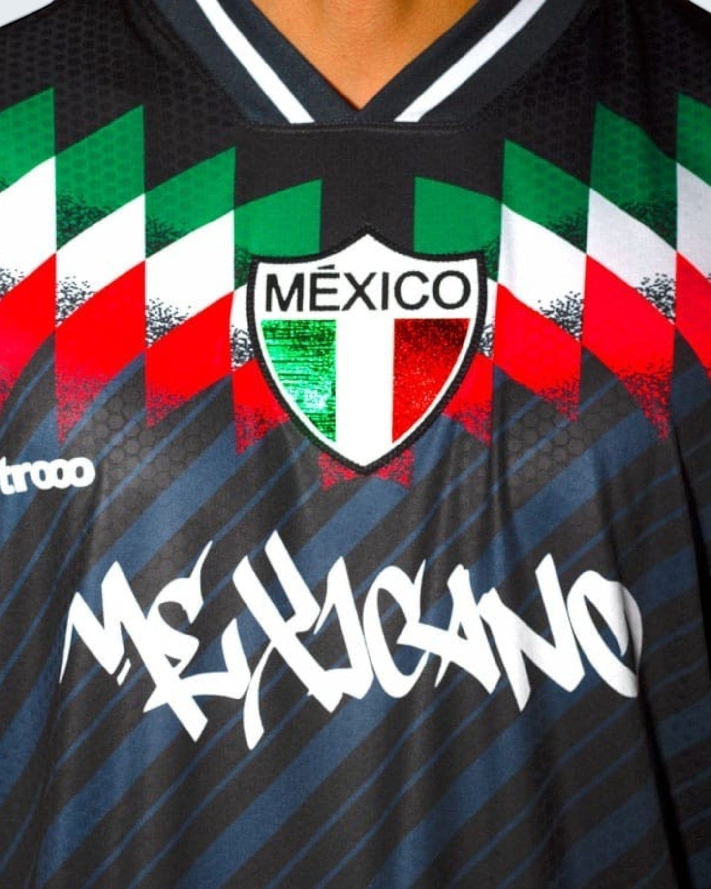 Retroooclothes Jersey Jersey Retro 90s Obsidiana Neon - Edición Elegancia Eléctrica | Contraste Perfecto