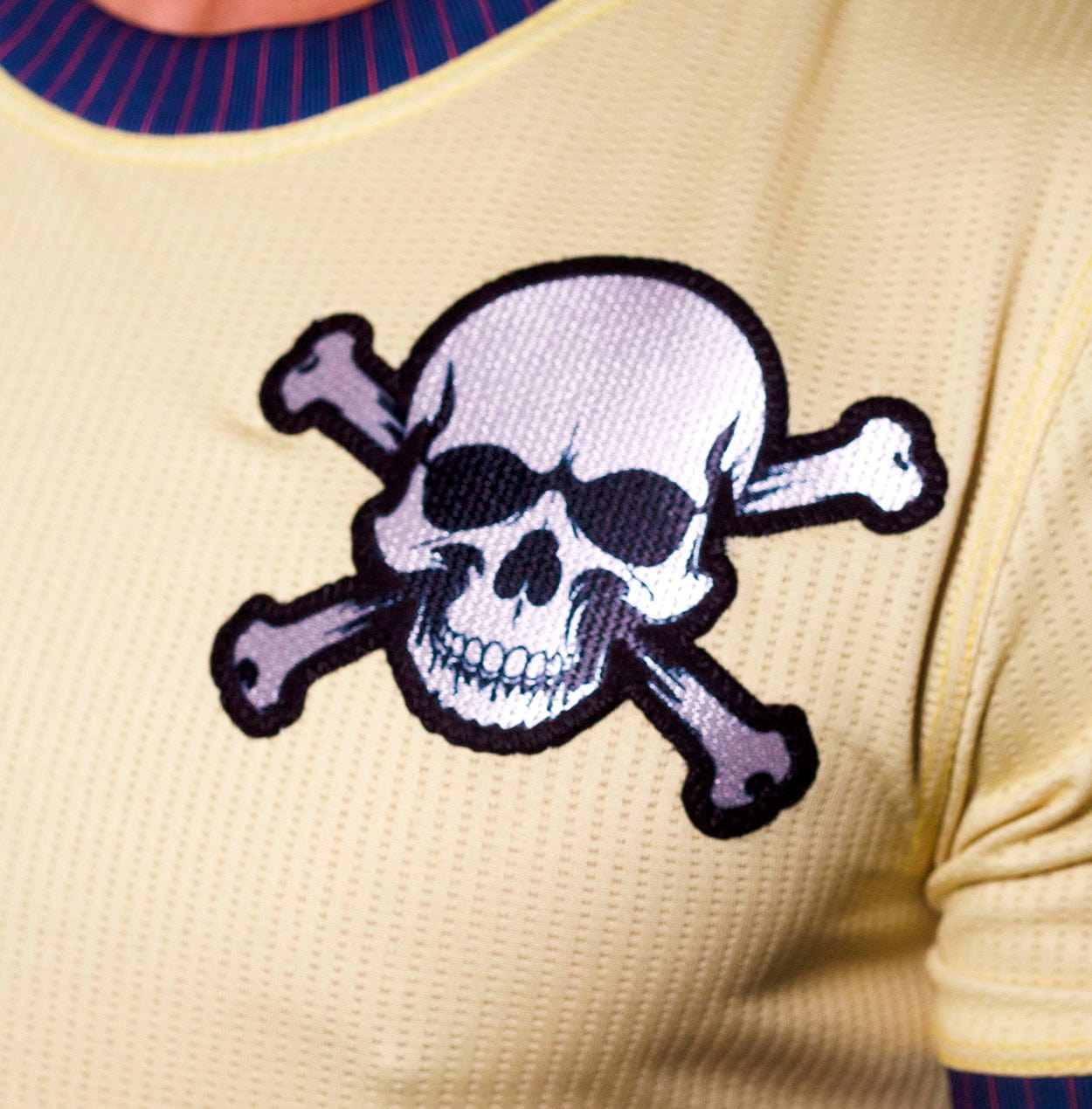 Rosas Torres Jersey Jersey Amarillo Crema Pirata - Edición Resistencia Dorada | Elegancia Rebelde