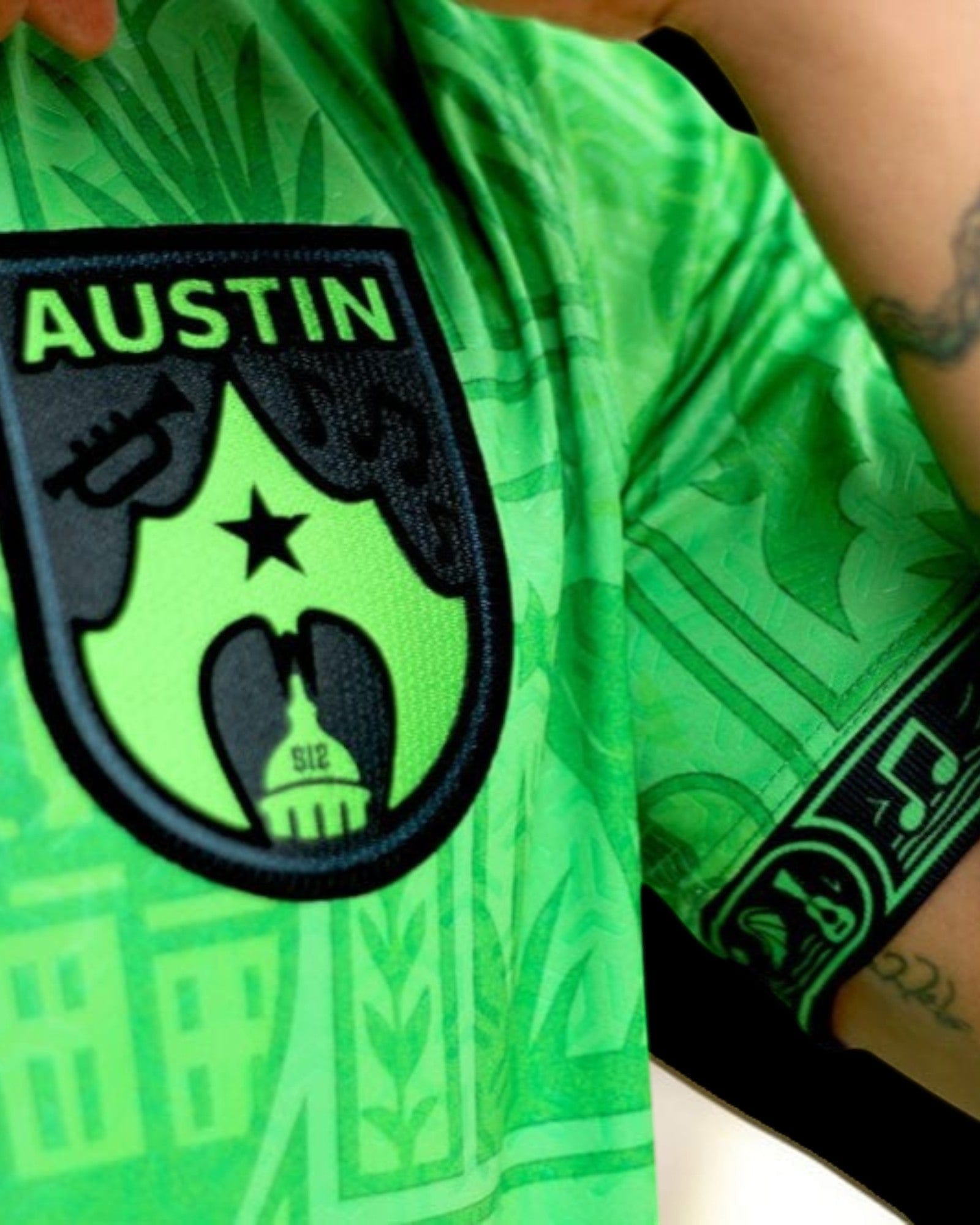 Rosas Torres Jersey Jersey Austin - Edición Verde Esmeralda | Keep Austin Weird